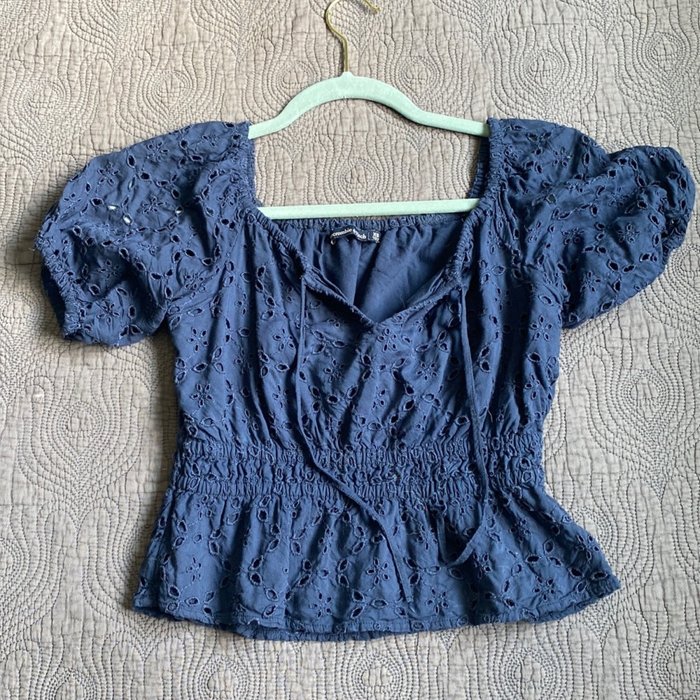 Abercrombie & Fitch Eyelet Puff Sleeve Top